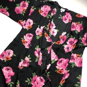 Medium LuLaRoe Shirley Kimono